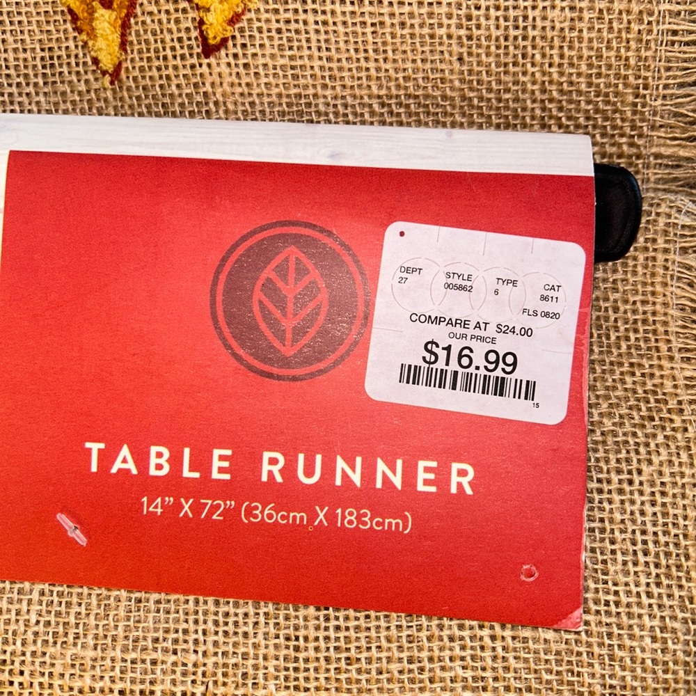 Table runner - Picture 4 of 4